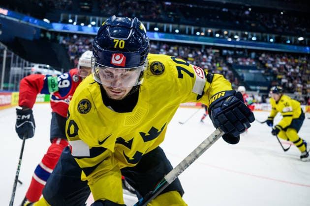 260523 Oscar Sundqvist of Sweden during the 2026 IIHF Ice Hockey World Championship match between Norway and Sweden on May 23, 2026 in Fribourg Photo Jesper Zerman BILDBYRAN kod JZ JZ0727 ishockey ice hockey ishockey vm 2026 vm 2026 iihf world championship norge norway sverige sweden bbeng  Copyright: JESPERxZERMAN BB260523JZ036