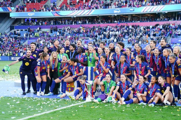 OSLO, NORWAY - 23 MAY 2026: FC Barcelona, Barca Femeni sit down and stand next to the trophy, as they are crowned queens of Europe after winning the 2026 UEFA Women s Champions League Final match between FC Barcelona Femeni and OL Lyonnes at Ullevaal Stadion on May 23, 2026 in Oslo, Norway.  Copyright: xAlexandraxFechetex xSPPx Sportspressphoto_152806