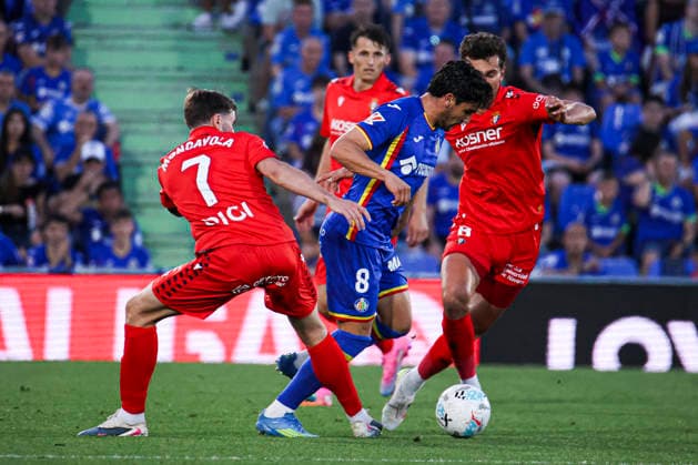 Getafe vs Osasuna, on the 38th matchday of the 2025 26 Spanish First Division May 23, 2026, Getafe, Madrid, Spain Arambarri dribbles Moncayola and Torro during the Spanish championship LaLiga football match between Getafe and Osasuna on 23 May 2026 at Estadio El Coliseum in Getafe, Madrid, Spain Madrid Madrid Spain Copyright: xAlejandroxMatiasx