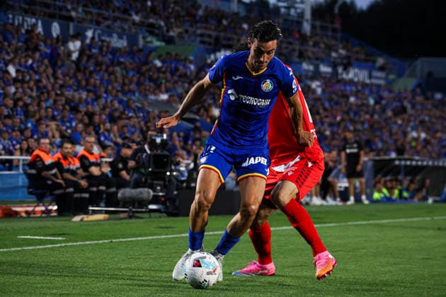Getafe vs Osasuna, on the 38th matchday of the 2025 26 Spanish First Division May 23, 2026, Getafe, Madrid, Spain Juan Iglesias is defended by Budimir during the Spanish championship LaLiga football match between Getafe and Osasuna on 23 May 2026 at Estadio El Coliseum in Getafe, Madrid, Spain Madrid Madrid Madrid Spain Copyright: xAlejandroxMatiasx