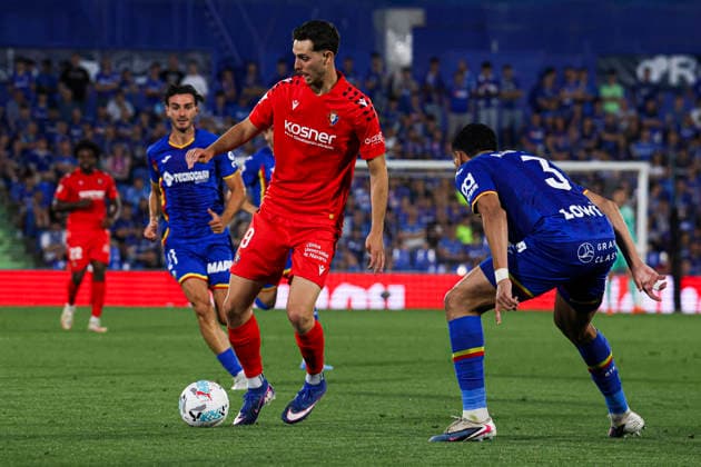 Getafe vs Osasuna, on the 38th matchday of the 2025 26 Spanish First Division May 23, 2026, Getafe, Madrid, Spain Raul is defended by Adqar during the Spanish championship LaLiga football match between Getafe and Osasuna on 23 May 2026 at Estadio El Coliseum in Getafe, Madrid, Spain Madrid Madrid Madrid Spain Copyright: xAlejandroxMatiasx
