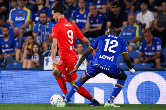 Getafe vs Osasuna, on the 38th matchday of the 2025 26 Spanish First Division May 23, 2026, Getafe, Madrid, Spain Raul is defended by Nyom during the Spanish championship LaLiga football match between Getafe and Osasuna on 23 May 2026 at Estadio El Coliseum in Getafe, Madrid, Spain Madrid Madrid Madrid Spain Copyright: xAlejandroxMatiasx