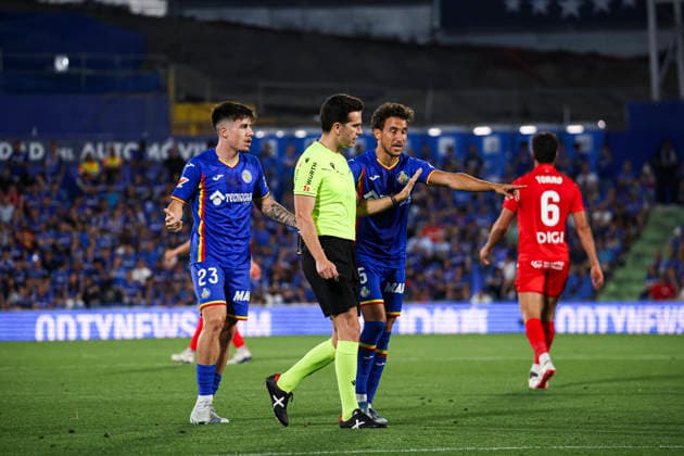 Getafe vs Osasuna, on the 38th matchday of the 2025 26 Spanish First Division May 23, 2026, Getafe, Madrid, Spain Luis Milla pleads to the referee during the Spanish championship LaLiga football match between Getafe and Osasuna on 23 May 2026 at Estadio El Coliseum in Getafe, Madrid, Spain Madrid Madrid Spain Copyright: xAlejandroxMatiasx