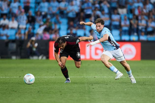 RC Celta de Vigo v Sevilla FC - LaLiga EA Sports VIGO, SPAIN - MAY 23: Javi Rueda of Celta de Vigo competes for the ball with Gabriel Suazo of Sevilla CF during LaLiga EA Sports match between RC Celta de Vigo and Sevilla FC at Estadio Abanca Balaidos on May 23, 2026 in Vigo, Spain. (Photo by Diego Simon Photo Players Images Magara press) Vigo Estadio Abanca Balaidos Spain Copyright: xDiegoxSimonx