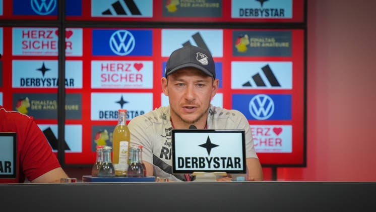 Soccer, Men, Season 2025 2026, Brandenburg State Cup, Final, Final day of the amateurs, FC Energie Cottbus vs VfB 1921 Krieschow, Saturday 23 05 2026, LEAG Energie Stadion Cottbus, In the picture Robert Koch coach Krieschow at the press conference after the match Brandenburg Germany