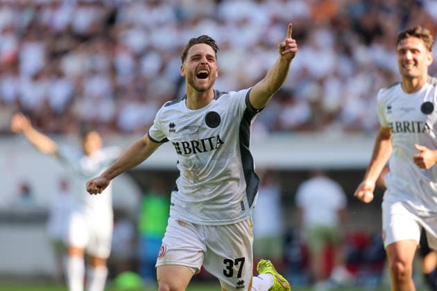 Soccer Hessenpokal Final SG Barockstadt Fulda Lehnerz SV Wehen Wiesbaden 23 05 26, Cheering after his winning goal to 2 1 Lukas Schleimer SVWW ,