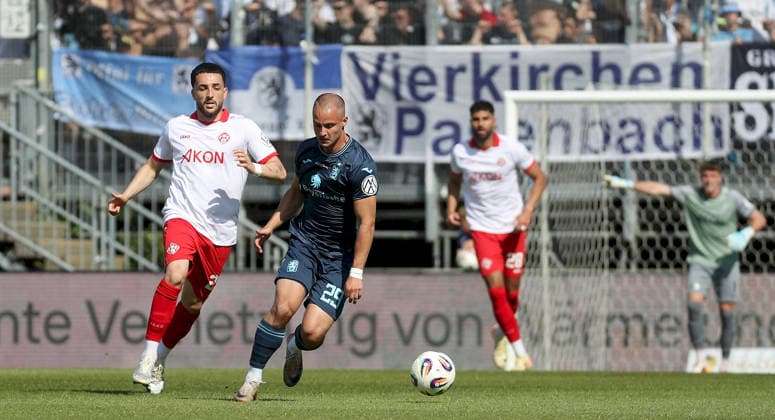 23 05 2026, xfsx, Herren, Fußball, Saison 2025 2026, BFV Verbandspokal, Finale FC Wuerzburger Kickers TSV 1860 Muenchen v li Dion Berisha FC Wuerzburger Kickers , Marvin Rittmueller TSV 1860 Muenchen , Ebrahim Fahrahnak FC Wuerzburger Kickers , Johann Hipper FC Wuerzburger Kickers Wuerzburg AKON ARENA Bayern Germany