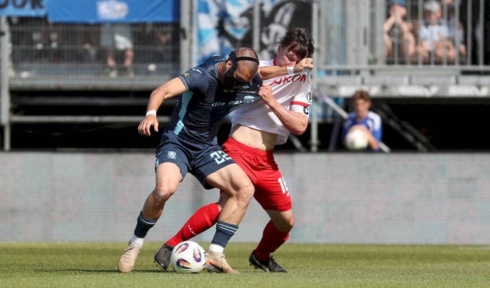 23 05 2026, xfsx, Herren, Fußball, Saison 2025 2026, BFV Verbandspokal, Finale FC Wuerzburger Kickers TSV 1860 Muenchen v li Sigurd Haugen TSV 1860 Muenchen , Peter Kurzweg FC Wuerzburger Kickers Wuerzburg AKON ARENA Bayern Germany