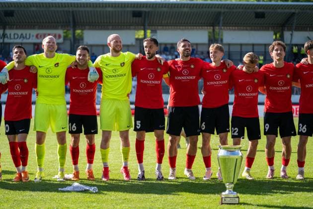 Team cheers after the final whistle with fans, spectators and officials, Stuttgarter Kickers vs SG Sonnenhof Großaspach, Football, WFV Pokal, Final, 23 05 2026 Stuttgart Degerloch Baden Wuerttemberg Germany Copyright: xkolbert-press PhilipxZieglerx
