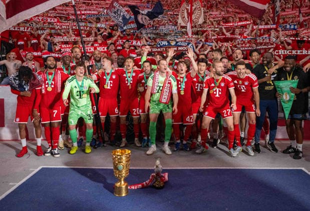 Soccer, Men, Season 2025 2026, 83 DFB Cup Final, FC Bayern Munich VfB Stuttgart, Winner photo Bayern with trophy in front of the fans in the east curve, 23 05 2026, Copyright: xMatthiasxKochx