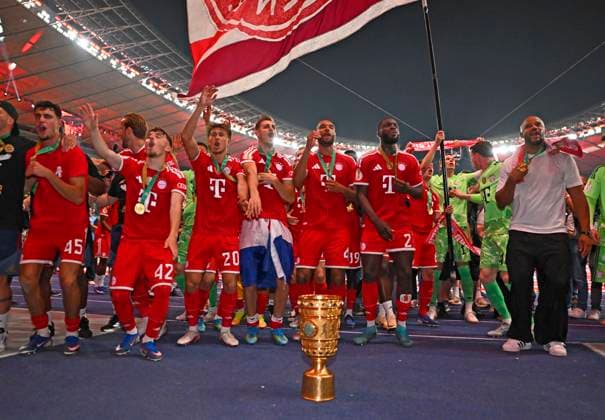 23 05 2026, Football DFB Pokal 2025 2026, Final, FC Bayern Munich VfB Stuttgart, at the Olympiastadion Berlin The Bavarians celebrate from left Aleksandar Pavlovic Bayern Munich , Harry Kane FC Bayern Munich , Lennart Karl FC Bayern Munich , Tom Bischof Bayern Munich , Josip Stanisic Bayern Munich , Jonathan Tah FC Bayern Munich , Dayot Upamecano FC Bayern Munich , goalkeeper Jonas Urbig FC Bayern Munich , and coach Vincent Kompany FC Bayern Munich DFL and DFB regulations prohibit any use of photographs as image sequences and or quasi video