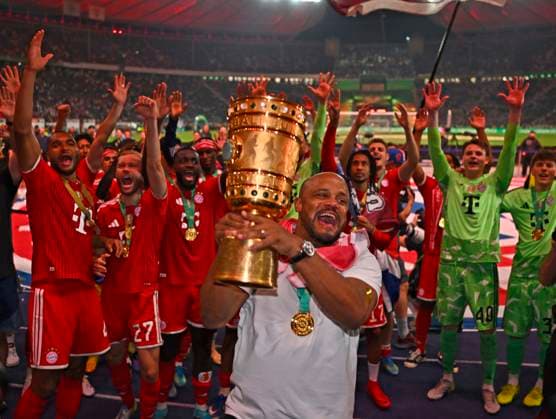 23 05 2026, Football DFB Pokal 2025 2026, Final, FC Bayern Munich VfB Stuttgart, at the Olympiastadion Berlin Coach Vincent Kompany FC Bayern Munich raises the trophy DFL and DFB regulations prohibit any use of photographs as image sequences and or quasi video