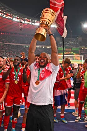 23 05 2026, Football DFB Pokal 2025 2026, Final, FC Bayern Munich VfB Stuttgart, at the Olympiastadion Berlin Coach Vincent Kompany FC Bayern Munich raises the trophy DFL and DFB regulations prohibit any use of photographs as image sequences and or quasi video