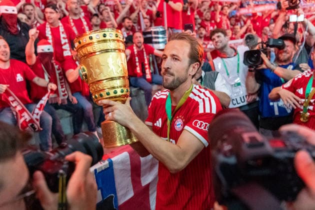 Harry Kane FC Bayern Muenchen, 09 celebrates victory with the cup GER, FC Bayern Muenchen vs VfB Stuttgart, Football, Men, DFB Pokal, Final, Season 2025 2026, 23 05 2026, DFL DFB REGULATES PROHIBIT ANY USE OF PHOTOGRAPHS AS IMAGE SEQUENCES AND OR QUASI VIDEO, GER, FC Bayern Muenchen vs VfB Stuttgart, Football, Men, DFB Cup, Final, Season 2025 2026, 23 05 2026 Berlin Copyright: xEibner-Pressefoto WolfgangxFrankx EP_WFK
