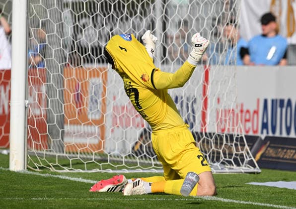 23 05 2026, xophax, Fußball , Verbandspokal Final Bitburger Pokal 2025 2026 SC Fortuna Köln vs Viktoria Köln Goalkeeper Arne Schulz Viktoria Köln after holding the penalty Koeln