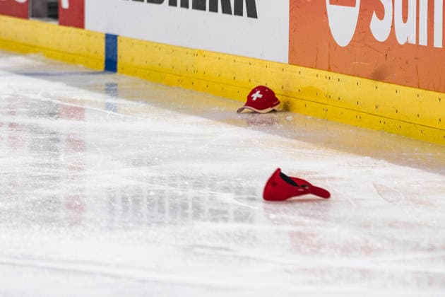 ZURICH, ZURICH - MAY 23: Hats are thrown onto the ice following Roman Josi’s hat trick during the 2026 IIHF World Championship, WM, Weltmeisterschaft Preliminary Round Group A match between Switzerland and Hungary at Swiss Life Arena on May 23, 2026 in Zurich, Zurich, Switzerland.  Copyright: xLivioxBaeriswylx xSPPx Sportspressphoto_152916
