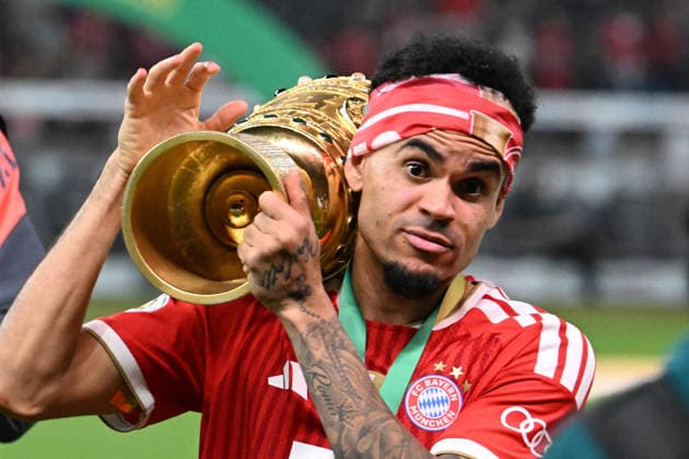 23 05 2026, xsltx, Football DFB Cup Final, FC Bayern Munich VfB Stuttgart v l jubilation, joy about the cup victory Luis Diaz FC Bayern Muenchen with the cup DFL DFB REGULATIONS PROHIBIT ANY USE OF PHOTOGRAPHS as IMAGE SEQUENCES and or QUASI VIDEO Berlin