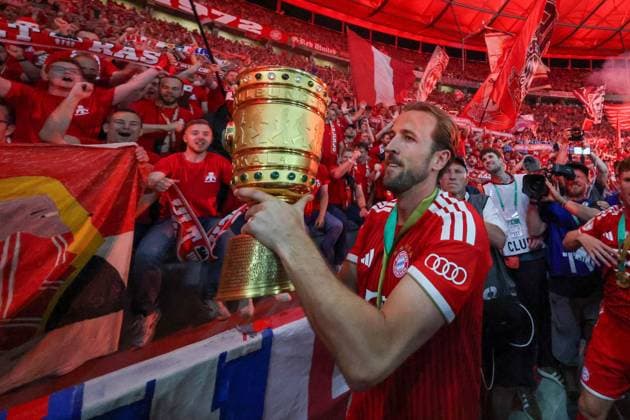 Harry Kane 9 FC Bayern Muenchen haelt den DFB Pokal in den Haften, FC Bayern Muenchen vs VfB Stuttgart, Fussball, 83 DFB Pokalfinale, 23 05 2026 DFL DFB regulations prohibit any use of photographs as image sequences and or quasi video Berlin Berlin Germany Copyright: xkolbert-press ChristianxKolbertx