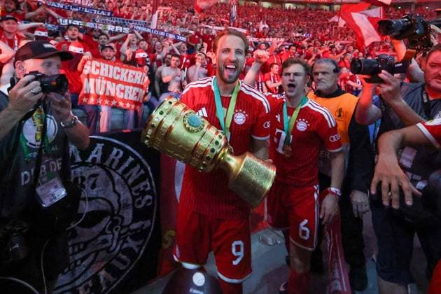Harry Kane 9 FC Bayern Muenchen haelt den DFB Pokal in den Haften, FC Bayern Muenchen vs VfB Stuttgart, Fussball, 83 DFB Pokalfinale, 23 05 2026 DFL DFB regulations prohibit any use of photographs as image sequences and or quasi video Berlin Berlin Germany Copyright: xkolbert-press ChristianxKolbertx