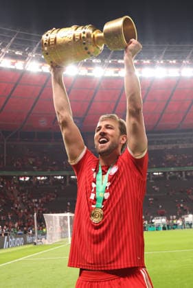 Cup winner Harry Kane with trophy, FC Bayern Munich Sport Football Soccer Final DFB Pokal 2026 Season 2025 2026 23 05 2026 FC Bayern Munich FCB vs VfB Stuttgart