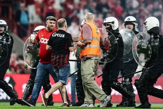 Standard s supporters and policemen on the pitch after a soccer match between Standard de Liege and Sporting Charleroi, Saturday 23 May 2026 in Liege, on the last day of the Europe Play-offs of the 2025-2026 Jupiler Pro League first division of the Belgian championship. BRUNOxFAHY  x174872923x