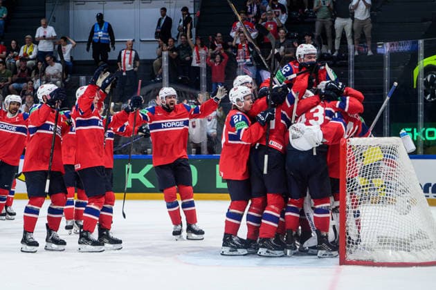 260523 Adrian Saxrud Danielsen of Norway celebrates after the 2026 IIHF Ice Hockey World Championship match between Norway and Sweden on May 23, 2026 in Fribourg Photo Jesper Zerman BILDBYRAN kod JZ JZ0727 ishockey ice hockey ishockey vm 2026 vm 2026 iihf world championship norge norway sverige sweden bbeng jubel  Copyright: JESPERxZERMAN BB260523JZ071