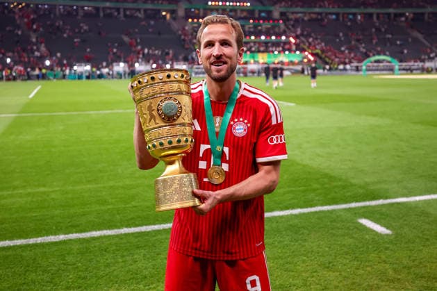 23 05 2026, Football, 83 DFB Pokal Final,, FC Bayern München VfB Stuttgart, Olympioastadion Berlin, Season 2025 2026 FC Bayern München is cup winner after the 3 0 victory Final celebration Harry Kane FC Bayern Muenchen 09 after the match with the Trophy DFB regulations prohibit any use of photographs as image sequences and or quasi video Berlin Germany