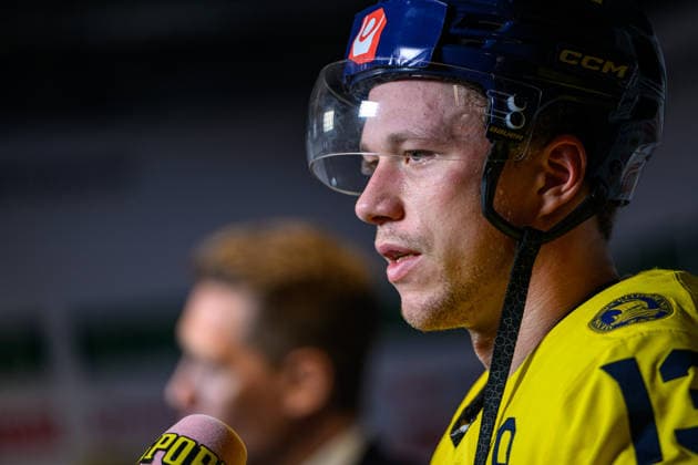 260523 Lucas Raymond of Sweden in the mixed zone after the 2026 IIHF Ice Hockey World Championship match between Norway and Sweden on May 23, 2026 in Fribourg Photo Jesper Zerman BILDBYRAN kod JZ JZ0727 ishockey ice hockey ishockey vm 2026 vm 2026 iihf world championship norge norway sverige sweden bbeng  Copyright: JESPERxZERMAN BB260523JZ076