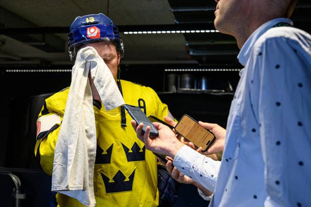 260523 Lucas Raymond of Sweden in the mixed zone after the 2026 IIHF Ice Hockey World Championship match between Norway and Sweden on May 23, 2026 in Fribourg Photo Jesper Zerman BILDBYRAN kod JZ JZ0727 ishockey ice hockey ishockey vm 2026 vm 2026 iihf world championship norge norway sverige sweden bbeng  Copyright: JESPERxZERMAN BB260523JZ079