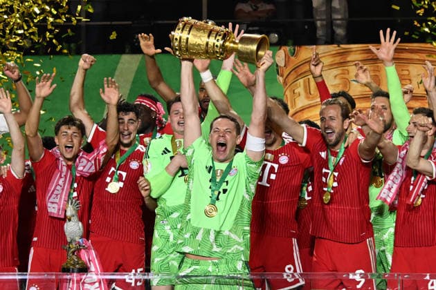 23 05 2026, xsltx, Football DFB Cup Final, FC Bayern München VfB Stuttgart v l Jubel, Freude über den Pokalsieg Siegerehrung Manuel Neuer FC Bayern Muenchen DFL DFB REGULATIONS PROHIBIT ANY USE OF PHOTOGRAPHS as IMAGE SEQUENCES and or QUASI VIDEO Berlin