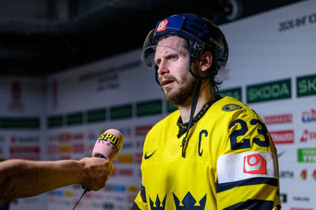 260523 Oliver Ekman Larsson of Sweden in the mixed zone after the 2026 IIHF Ice Hockey World Championship match between Norway and Sweden on May 23, 2026 in Fribourg Photo Jesper Zerman BILDBYRAN kod JZ JZ0727 ishockey ice hockey ishockey vm 2026 vm 2026 iihf world championship norge norway sverige sweden bbeng  Copyright: JESPERxZERMAN BB260523JZ073