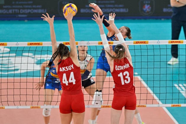 VOLLEYball - Friendly - AIA Aequilibrium Cup Women Elite - Italy vs. Turkiye Photo by IPA ABACAPRESS.COM85010631 - Karmen Aksoy (Turkiye) - Dilay Ozdemir (Turkiye) - Ekaterina Antropova (Italy) during AIA Aequilibrium Cup Women Elite - Italy vs Turkiye, Volleyball Test Match in Genoa, Italy, May 23 2026 Genoa Italy  Copyright: xIPAxSport ABACAx