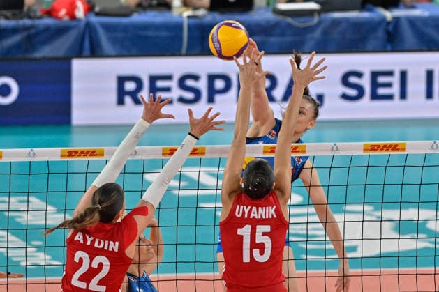 VOLLEYball - Friendly - AIA Aequilibrium Cup Women Elite - Italy vs. Turkiye Photo by IPA ABACAPRESS.COM85010662 - Ilkin Aydin (Turkiye) - Deniz Uyanik (Turkiye) Linda Manfredini (Italy) during AIA Aequilibrium Cup Women Elite - Italy vs Turkiye, Volleyball Test Match in Genoa, Italy, May 23 2026 Genoa Italy  Copyright: xIPAxSport ABACAx