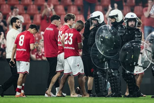 Standard s players look dejected after a soccer match between Standard de Liege and Sporting Charleroi, Saturday 23 May 2026 in Liege, on the last day of the Europe Play-offs of the 2025-2026 Jupiler Pro League first division of the Belgian championship. BRUNOxFAHY  x174873676x