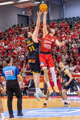 ProA Playoffs Semifinal, Giessen 46ers vs Bozic Estriche Kirchheim Knights, Osthalle Giessen 23 05 2026 ProA, Giessen, Germany 23 05 2026 Tip Off, Barmer ProA 2 Basketball Bundesliga, Playoffs, Game of Giessen 46ers vs Bozic Estriche Kirchheim Knights, Osthalle Giessen Copyright: xBEAUTIFULxSPORTS Freudensteinx