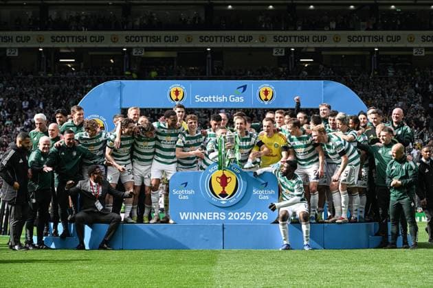 Celtic v Dunfermline Athletic Scottish Gas Men s Scottish Cup Team of Celtic lift the Scottish Gas Men s Scottish Cup Trophy during the Scottish Gas Men s Scottish Cup Final between Celtic and Dunfermline Athletic at Barclays Hampden, Glasgow 23 05 2026 UK Newspapers OUT Copyright: xJamiexJohnstonx FIL-23466-0351