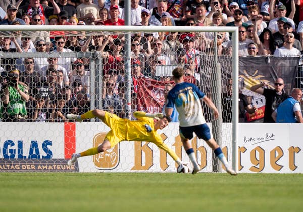 Arne Schulz Viktoria Koeln, 27 saves the decisive penalty kick from Dejan Galjen Fortuna Koeln, 24 and thus secures the cup victory SC Fortuna Köln vs Viktoria Köln 23 05 2026 Football, Bitburger Pokalfinale 2026, GER, Sportpark Höhenberg, Cologne Copyright: HMBxMedia xMarcoxBader