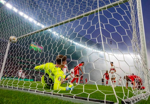 23 05 2026, Football DFB Pokal 2025 2026, Final, FC Bayern München VfB Stuttgart, in the Olympiastadion Berlin Goal shot to 1 0 by Harry Kane re, FC Bayern München , li Goalkeeper Alexander Nübel Stuttgart beaten on the ground DFL and DFB regulations prohibit any use of photographs as image sequences and or quasi video