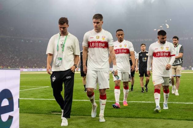 Pascal Stenzel VfB Stuttgart, 15 , Ramon Hendriks VfB Stuttgart, 03 , Jamie Leweling VfB Stuttgart, 18 , Deniz Undav VfB Stuttgart, 26 disappointed disappointment after defeat, GER, FC Bayern Muenchen vs VfB Stuttgart, Football, Men, DFB Pokal, Final, Season 2025 2026, 23 05 2026 DFL REGULATES PROHIBIT ANY USE OF PHOTOGRAPHS AS IMAGE SEQUENCES AND OR QUASI VIDEO GER, FC Bayern Muenchen vs VfB Stuttgart, Football, Men, DFB Pokal, Final, Season 2025 2026, 23 05 2026 Berlin Copyright: xEibner-Pressefoto MaxxVincenx EP_MVN