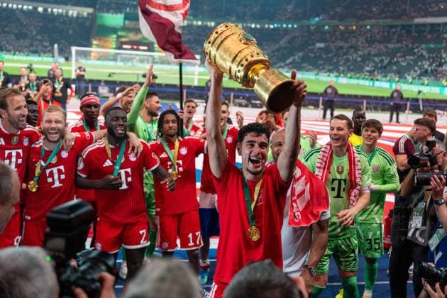 Aleksandar Pavlovic FC Bayern Muenchen, 45 celebrates victory with the cup, GER, FC Bayern Muenchen vs VfB Stuttgart, Football, Men, DFB Pokal, Final, Season 2025 2026, 23 05 2026 DFL REGULATES PROHIBIT ANY USE OF PHOTOGRAPHS AS IMAGE SEQUENCES AND OR QUASI VIDEO GER, FC Bayern Muenchen vs VfB Stuttgart, Football, Men, DFB Pokal, Final, Season 2025 2026, 23 05 2026 Berlin Copyright: xEibner-Pressefoto MaxxVincenx EP_MVN