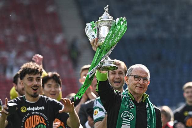 Celtic v Dunfermline Athletic Scottish Gas Men s Scottish Cup Manager Martin O™Neill of Celtic lifts the Scottish Gas Men s Scottish Cup Trophy during the Scottish Gas Men s Scottish Cup Final between Celtic and Dunfermline Athletic at Barclays Hampden, Glasgow 23 05 2026 UK Newspapers OUT Copyright: xJamiexJohnstonx FIL-23466-0378