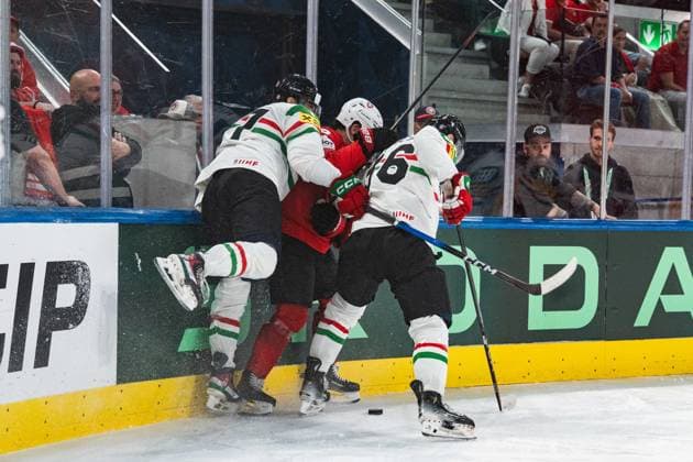 ZURICH, ZURICH - MAY 23: Two Hungary players battle with a Switzerland player along the boards while fighting for the puck during the 2026 IIHF World Championship, WM, Weltmeisterschaft Preliminary Round Group A match between Switzerland and Hungary at Swiss Life Arena on May 23, 2026 in Zurich, Zurich, Switzerland.  Copyright: xLivioxBaeriswylx xSPPx Sportspressphoto_152959