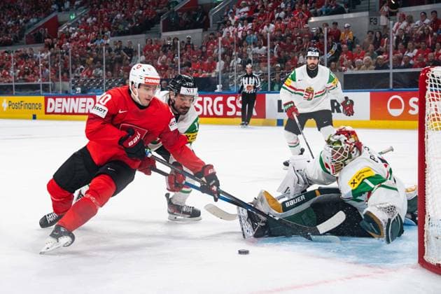 ZURICH, ZURICH - MAY 23: Nicolas Bächler of Switzerland battles in front of the Hungary goal during the 2026 IIHF World Championship, WM, Weltmeisterschaft Preliminary Round Group A match between Switzerland and Hungary at Swiss Life Arena on May 23, 2026 in Zurich, Zurich, Switzerland.  Copyright: xLivioxBaeriswylx xSPPx Sportspressphoto_152960