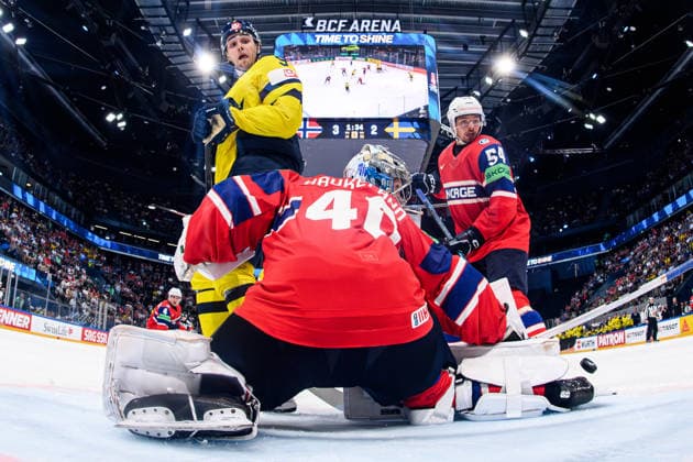 260523 Linus Karlsson of Sweden against goaltender Henrik Haukeland and Sander Hurrod of Norway during the 2026 IIHF Ice Hockey World Championship match between Norway and Sweden on May 23, 2026 in Fribourg Photo Jesper Zerman BILDBYRAN kod JZ JZ0727 ishockey ice hockey ishockey vm 2026 vm 2026 iihf world championship norge norway sverige sweden bbeng  Copyright: JESPERxZERMAN BB260523JZ091