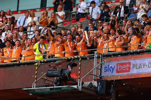 LONDON, ENGLAND - MAY 23: Hull City lift the EFL Championship Play-off Trophy during the Sky Bet Championship Play-Off Final between Hull City and Middlesbrough at Wembley Stadium on May 23, 2026 in London, England.  Copyright: xMBxMediax