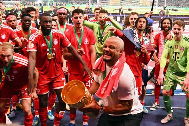 23 05 2026, xsltx, Fußball DFB Pokal Finale, FC Bayern München VfB Stuttgart v l Jubel, Freude über den Pokalsieg Trainer head coach Vincent Kompany FC Bayern Muenchen DFL DFB REGULATIONS PROHIBIT ANY USE OF PHOTOGRAPHS as IMAGE SEQUENCES and or QUASI VIDEO Berlin