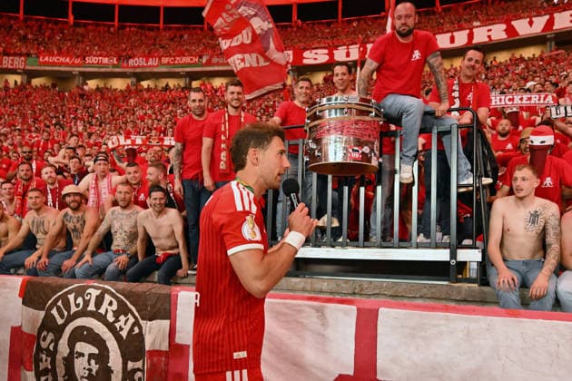 23 05 2026, xsltx, Football DFB Cup Final, FC Bayern Munich VfB Stuttgart v l jubilation, joy about the cup victory Leon Goretzka FC Bayern Muenchen DFL DFB REGULATIONS PROHIBIT ANY USE OF PHOTOGRAPHS as IMAGE SEQUENCES and or QUASI VIDEO Berlin