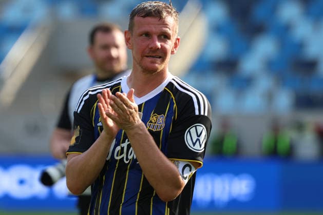 23 05 2026, xrekx, Fussball Landespokal Saarland Finale, 1 FC Saarbrücken FC 08 Homburg v l Manuel Zeitz 1 FC Saarbruecken thanks the fans, the player thanks the fans for their support DFL DFB REGULATIONS PROHIBIT ANY USE OF PHOTOGRAPHS as IMAGE SEQUENCES and or QUASI VIDEO Saarbrücken