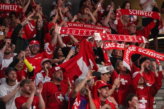 ZURICH, ZURICH - MAY 23: Switzerland supporters celebrate during the 2026 IIHF World Championship, WM, Weltmeisterschaft Preliminary Round Group A match between Switzerland and Hungary at Swiss Life Arena on May 23, 2026 in Zurich, Zurich, Switzerland.  Copyright: xLivioxBaeriswylx xSPPx Sportspressphoto_152970