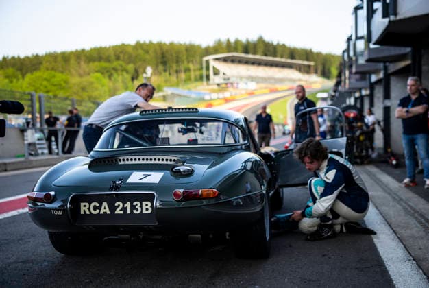 LE MANS CLASSIC SERIES 2026 - SPA-CLASSIC 07 GAYE Vincent (bel), Jaguar E-Type 3.8 1965, Sixties Endurance, pit-stop during the 2026 Spa-Classic, 2nd round of the Le Mans Classic Series 2026, from May 22 to 24 in Circuit de Spa-Francorchamps, in Stavelot, Belgium - StavelotBelgium  Copyright: xDamienxSaulnierx